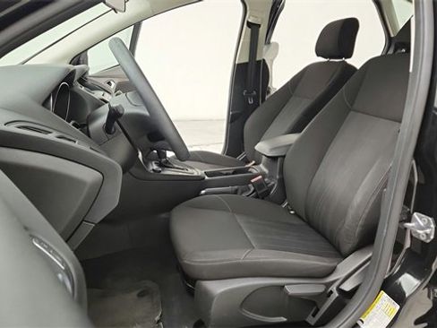 Used 2015 Ford Focus SE w/ Reverse Sensing Package image 18
