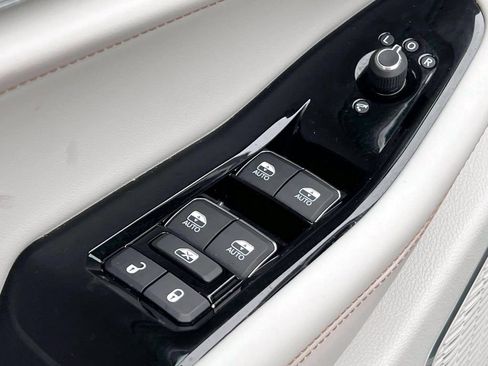 Certified 2023 Jeep Grand Cherokee L Overland w/ Luxury Tech Group IV AWD/4WD image 18