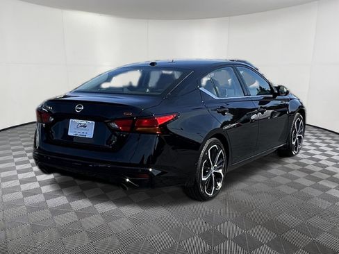 Used 2025 Nissan Altima 2.5 SR FWD image 6
