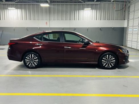 Used 2024 Nissan Altima 2.5 SV image 18