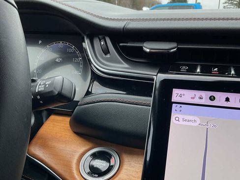 Used 2024 Jeep Grand Cherokee Summit image 32