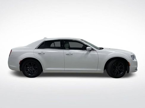 Used 2021 Chrysler 300 Touring L image 2