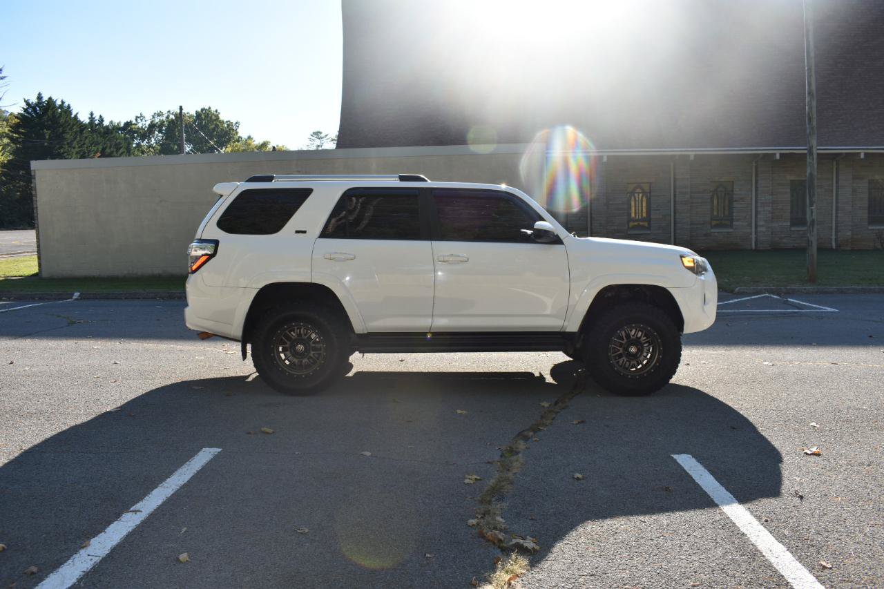 Used 2020 Toyota 4Runner SR5 AWD/4WD image 8