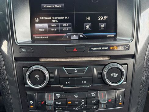 Used 2016 Ford Explorer XLT w/ Equipment Group 202A AWD/4WD image 23