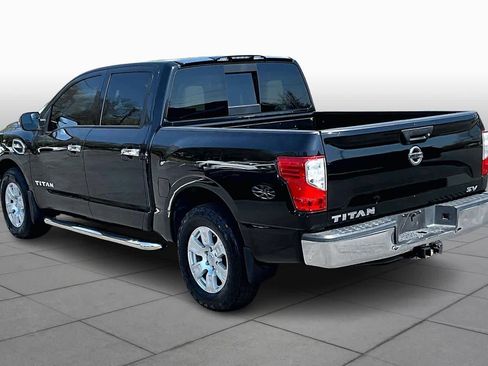 Used 2017 Nissan Titan SV image 11