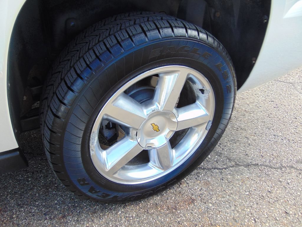 Used 2010 Chevrolet Avalanche LTZ AWD/4WD image 28