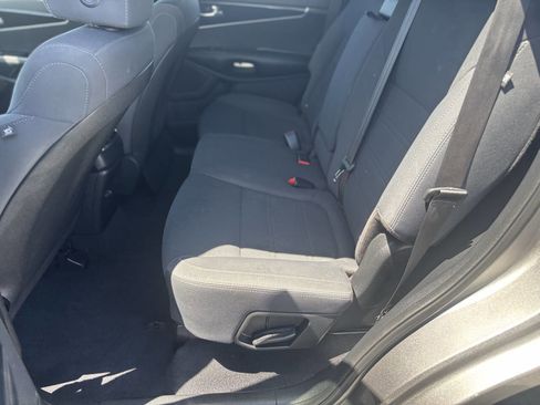 Used 2019 Kia Sorento L image 16
