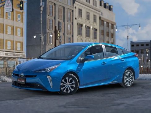 Used 2022 Toyota Prius LE AWD/4WD image 3