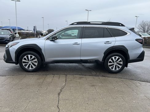 Used 2023 Subaru Outback Premium image 4