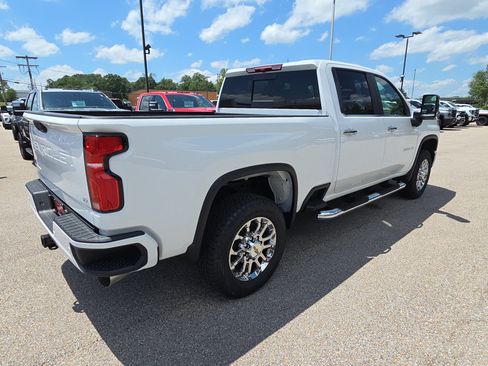 New 2026 Chevrolet Silverado 2500 LT w/ Z71 Chrome Sport Edition AWD/4WD image 9