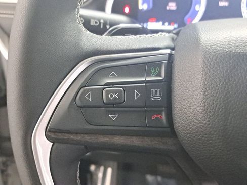 Used 2024 Jeep Grand Cherokee Limited image 18