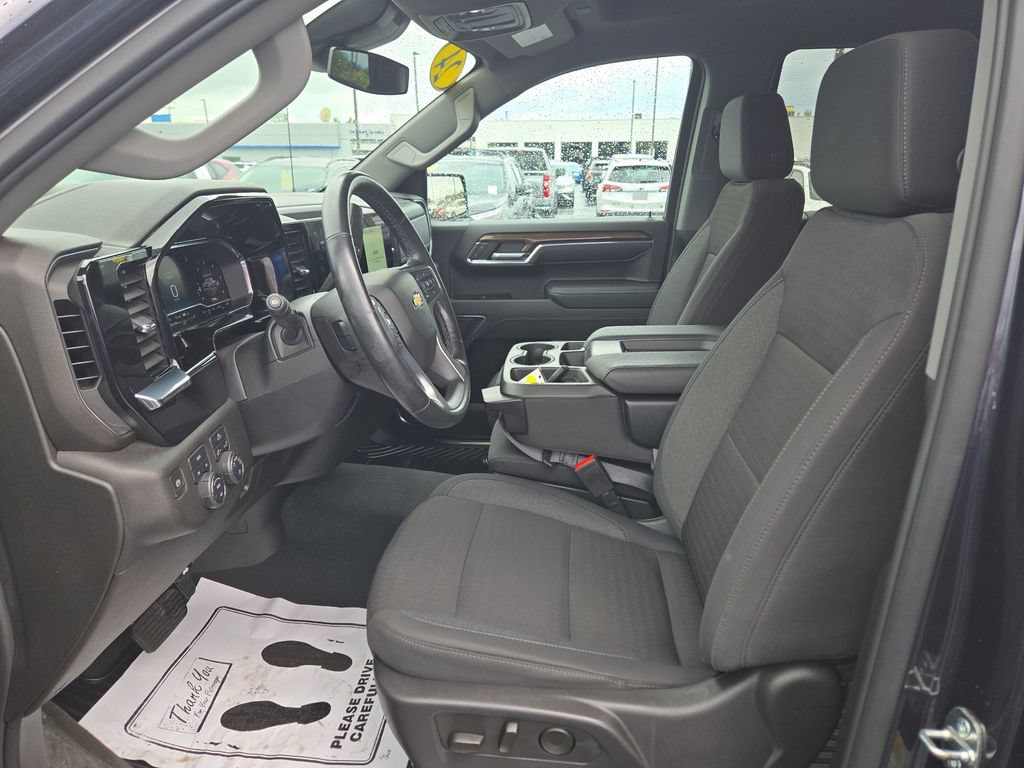 Used 2024 Chevrolet Silverado 1500 LT AWD/4WD image 18