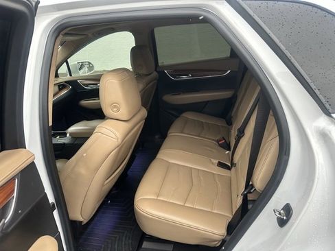 Used 2018 Cadillac XT5 Platinum image 6