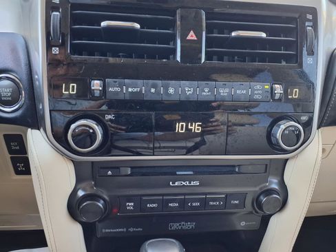 Used 2023 Lexus GX 460 Premium w/ Accessory Package AWD/4WD image 25