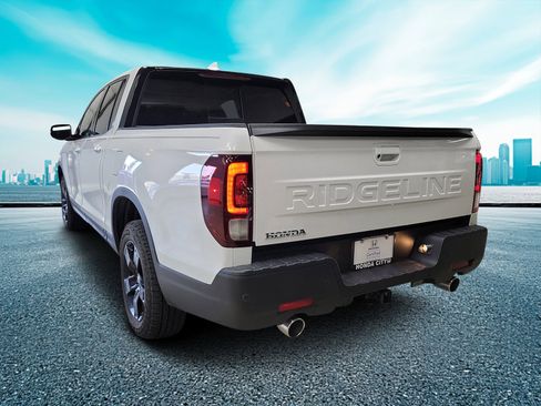 Certified 2025 Honda Ridgeline Black Edition image 3