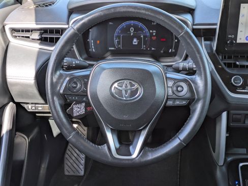 Used 2024 Toyota Corolla Cross XLE FWD image 22