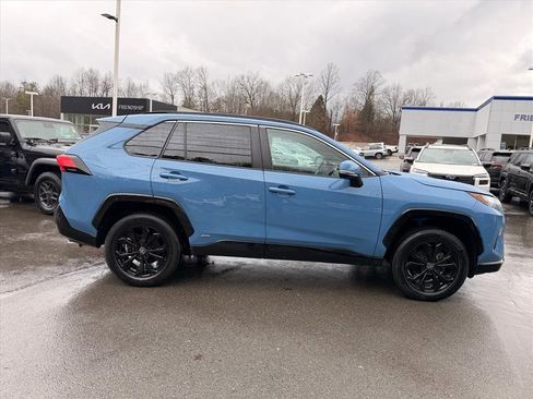 Used 2024 Toyota RAV4 SE w/ Convenience Package image 12