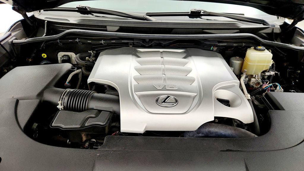 Used 2019 Lexus LX 570 4WD w/ Luxury Package image 31