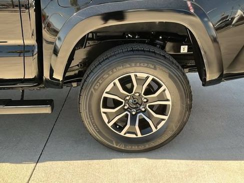 Used 2023 Toyota Tacoma TRD Sport w/ TRD Premium Sport Package AWD/4WD image 22