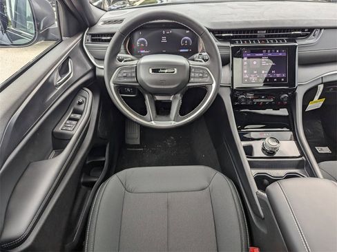 New 2025 Jeep Grand Cherokee Laredo X image 11