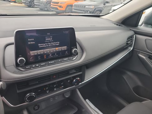 Used 2025 Nissan Rogue S image 20