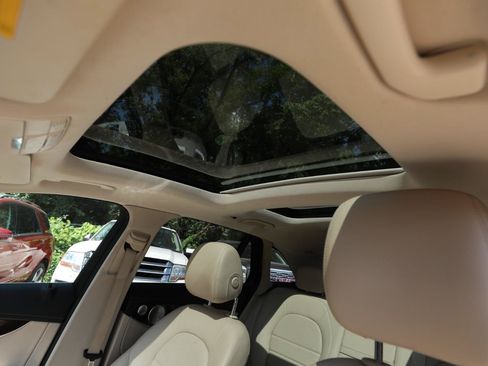Used 2019 Mercedes-Benz GLC 300 image 19