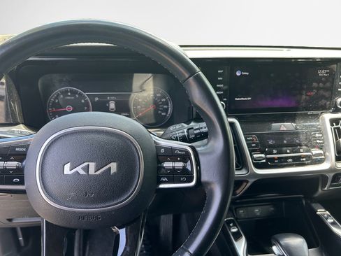 Used 2022 Kia Sorento S FWD image 16
