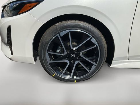 New 2025 Nissan Sentra SR w/ SR Premium Package image 38