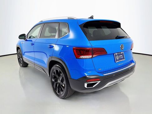Certified 2023 Volkswagen Taos SE w/ Panoramic Sunroof Package image 5