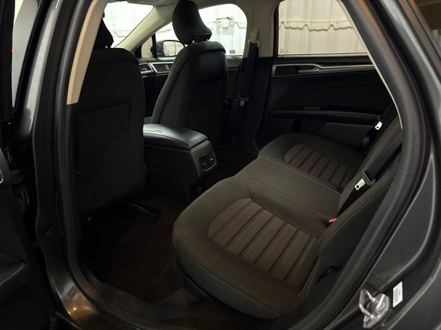 Used 2019 Ford Fusion SE FWD image 17
