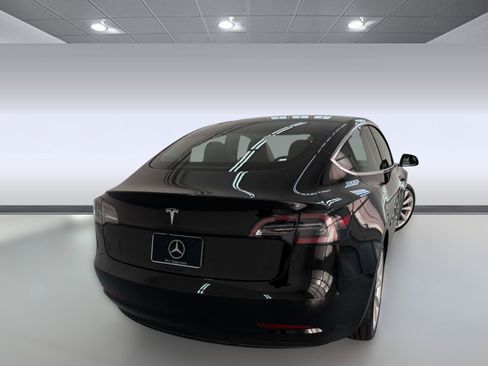 Used 2020 Tesla Model 3 Standard Range image 8