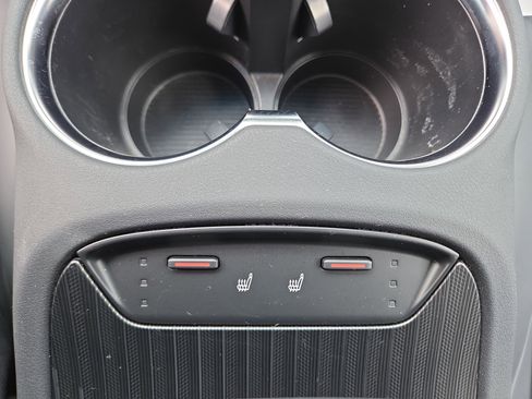 Used 2023 Toyota Venza XLE image 27