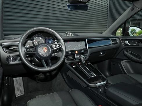 Certified 2026 Porsche Macan AWD/4WD image 28