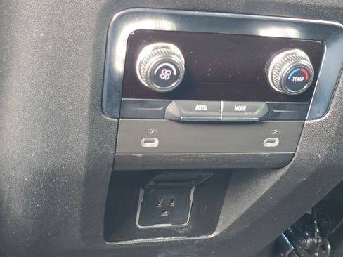 Used 2023 GMC Yukon XL SLE image 23