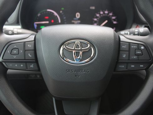 Used 2026 Toyota Sienna LE FWD image 16