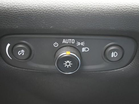 Used 2018 Chevrolet Traverse LT image 21