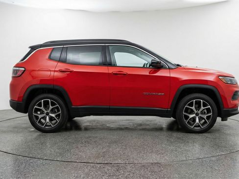Used 2025 Jeep Compass Limited AWD/4WD image 11