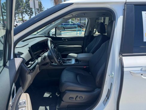 Used 2026 Kia Carnival FWD image 29