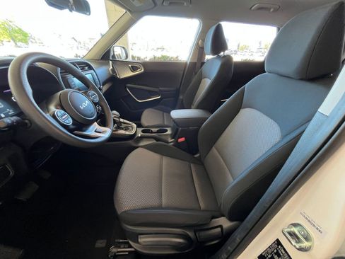 Used 2025 Kia Soul LX w/ LX Technology Package image 24