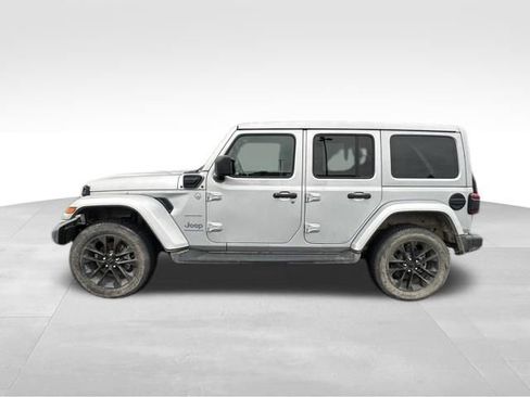 Used 2023 Jeep Wrangler Unlimited Sahara w/ Cold Weather Group AWD/4WD image 3