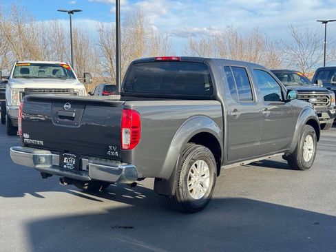 Used 2015 Nissan Frontier SV image 8