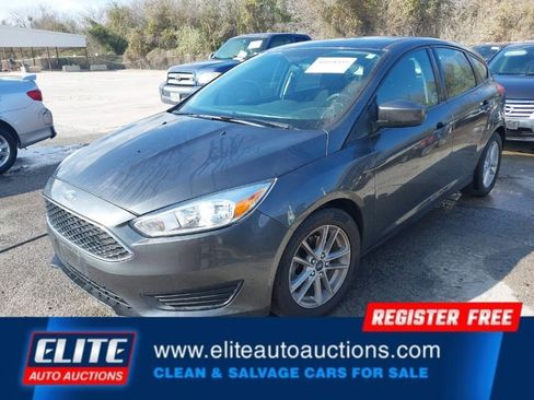 Used 2018 Ford Focus SE image 3