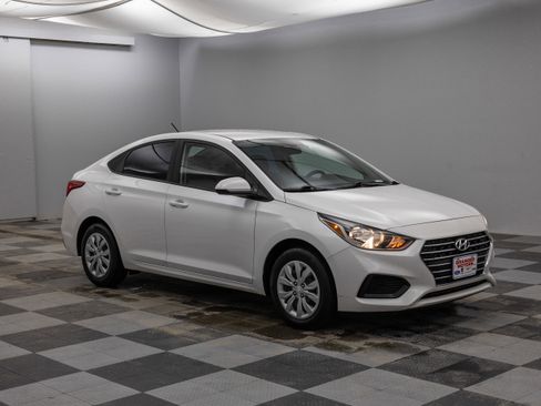Used 2022 Hyundai Accent SE image 1