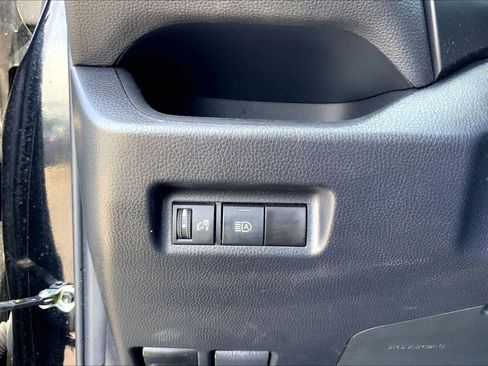 Used 2022 Toyota RAV4 LE FWD image 33