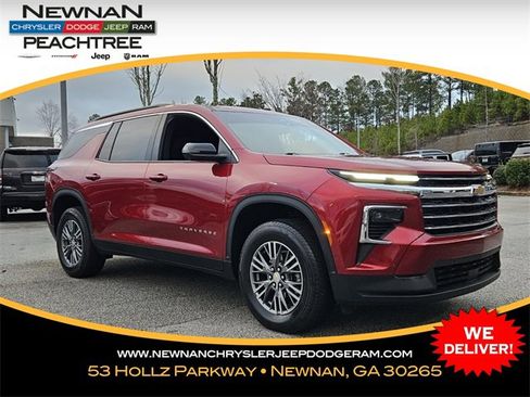 Used 2024 Chevrolet Traverse LT w/ Enhanced Driving Package image 1