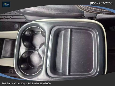 Used 2018 Chrysler Pacifica Touring-L image 26