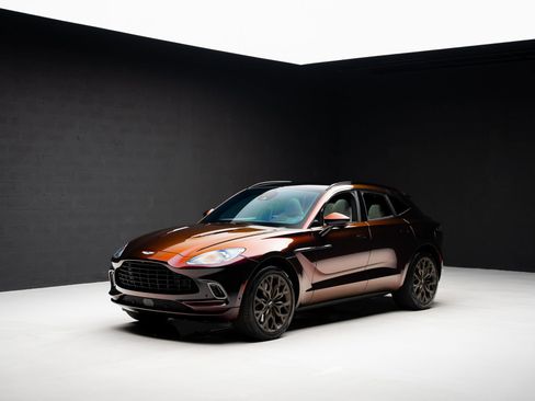 Used 2023 Aston Martin DBX AWD/4WD image 4