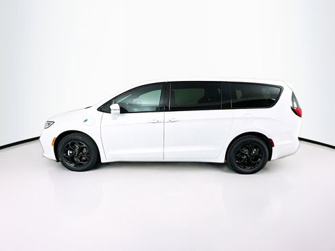 Used 2022 Chrysler Pacifica Touring-L w/ S Appearance Package image 4