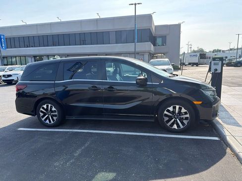 Used 2025 Honda Odyssey EX-L image 4