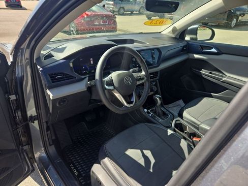 Used 2023 Volkswagen Taos SE w/ Panoramic Sunroof Package image 24